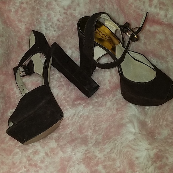 Shoes - Picture 2 of 3